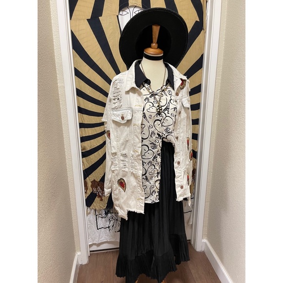 🌈 Amazing distressed love denim jacket - Picture 11 of 12